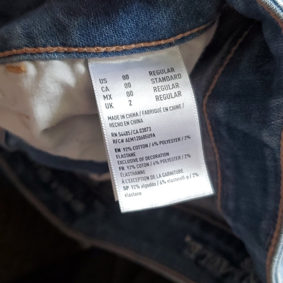 American Eagle Light wash distressed jeans - Picture 4 of 4